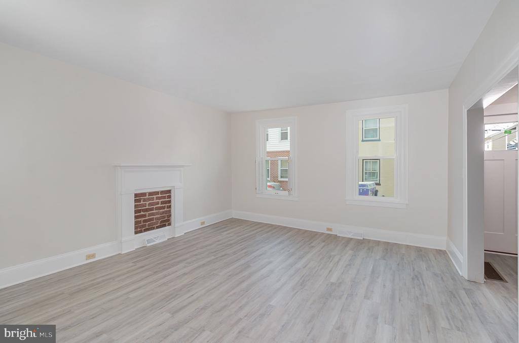 11 West Locust Street, Mechanicsburg, PA 17055