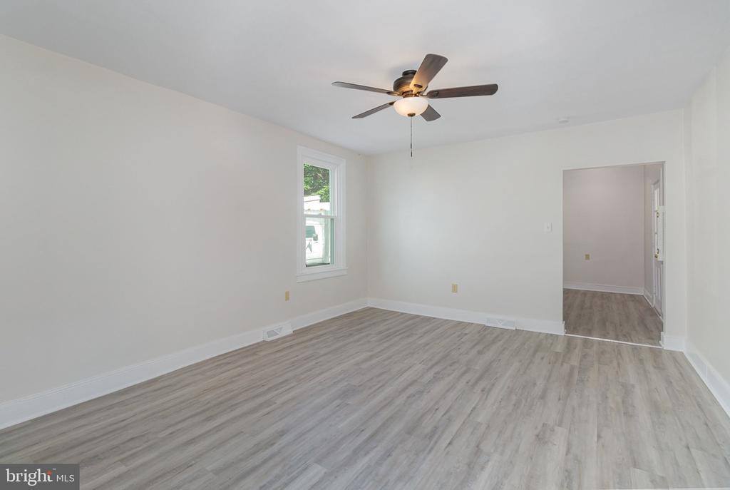 11 West Locust Street, Mechanicsburg, PA 17055