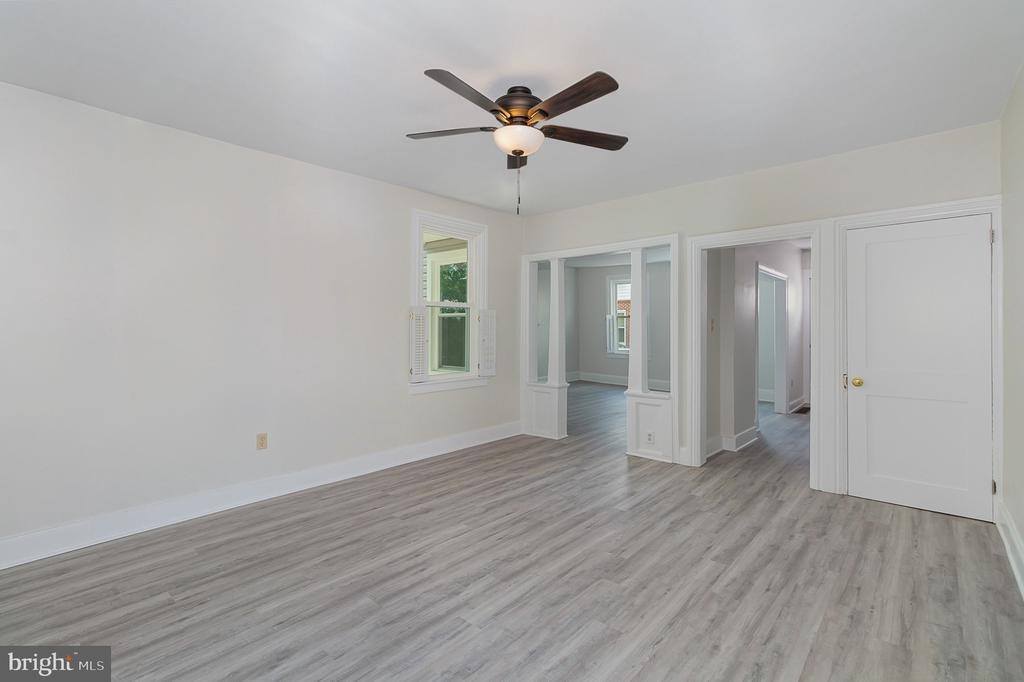 11 West Locust Street, Mechanicsburg, PA 17055