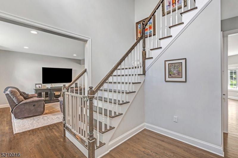 3 Fawn Run Ln, Branchburg Township, NJ 08876