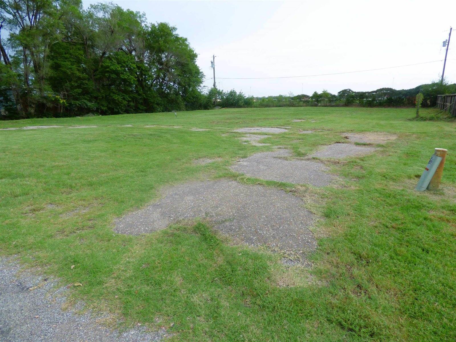 6142 S Minnesota Ave, Wichita, KS 67216