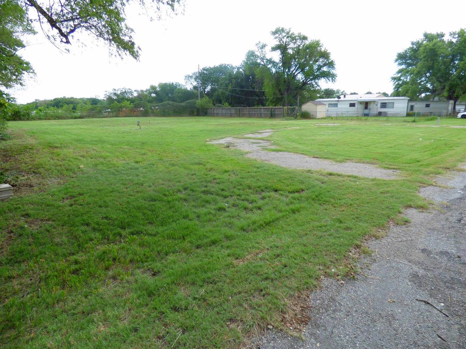 6142 S Minnesota Ave, Wichita, KS 67216