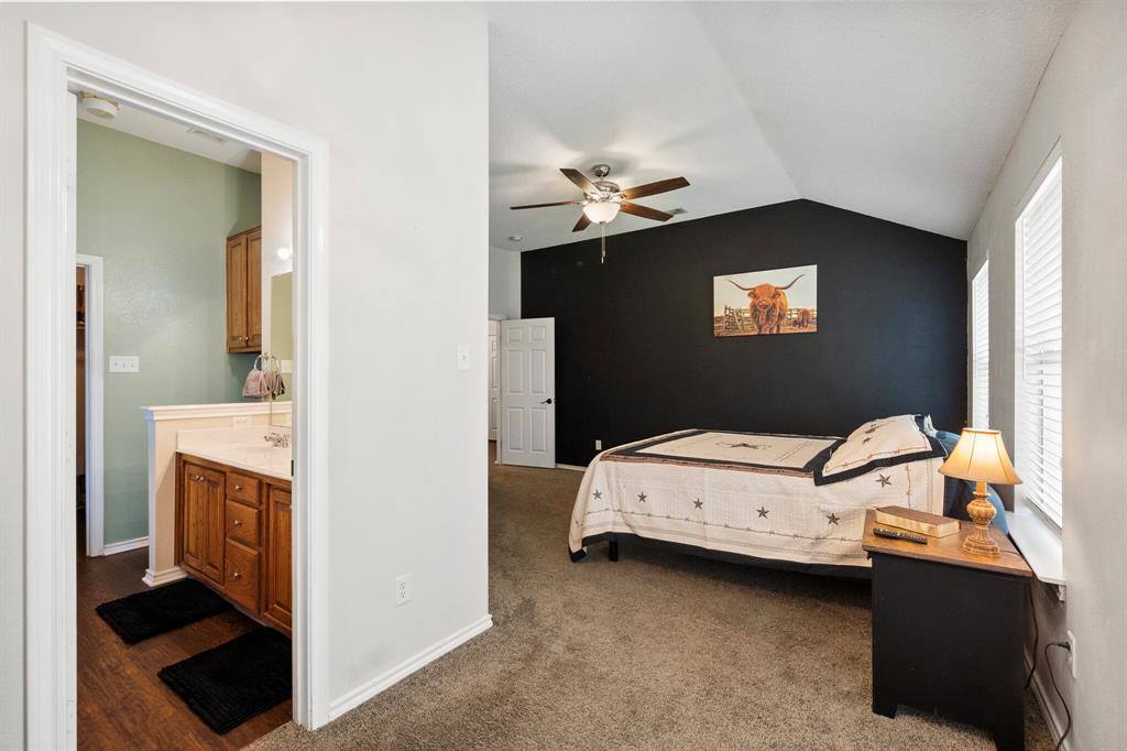 927 Benjamin Drive, Burleson, TX 76028