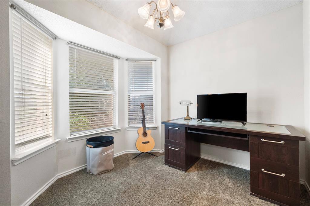 927 Benjamin Drive, Burleson, TX 76028