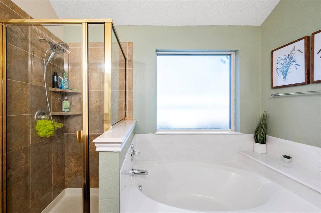 927 Benjamin Drive, Burleson, TX 76028