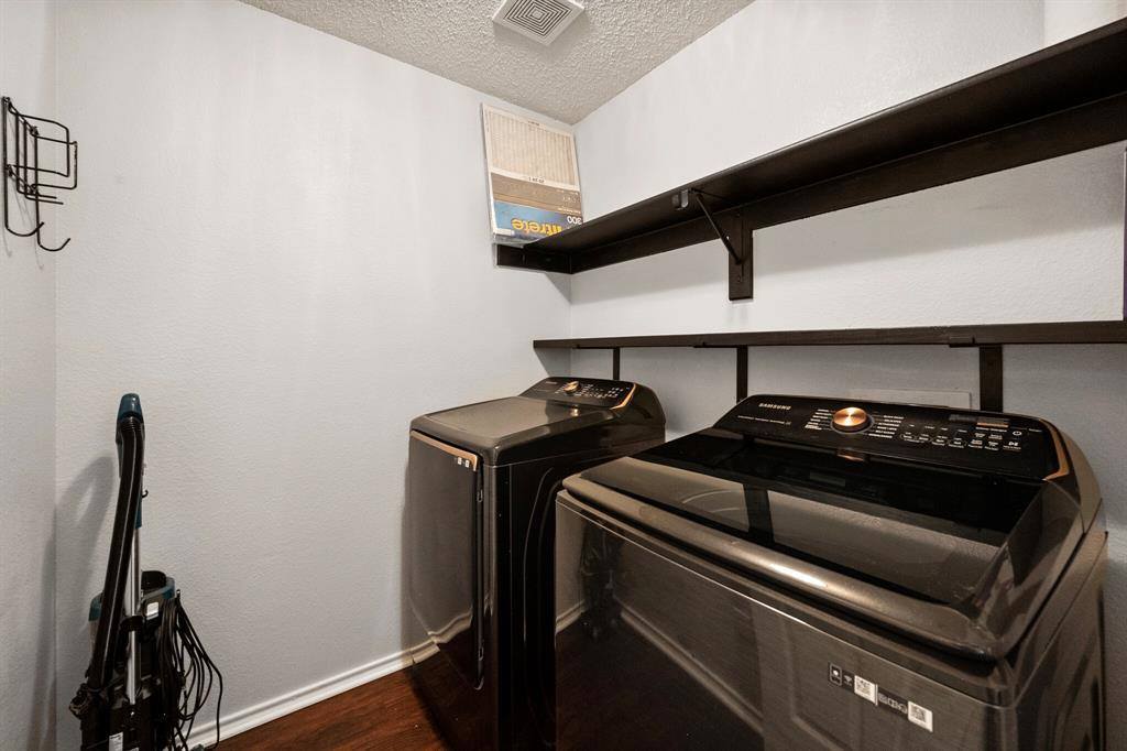 927 Benjamin Drive, Burleson, TX 76028