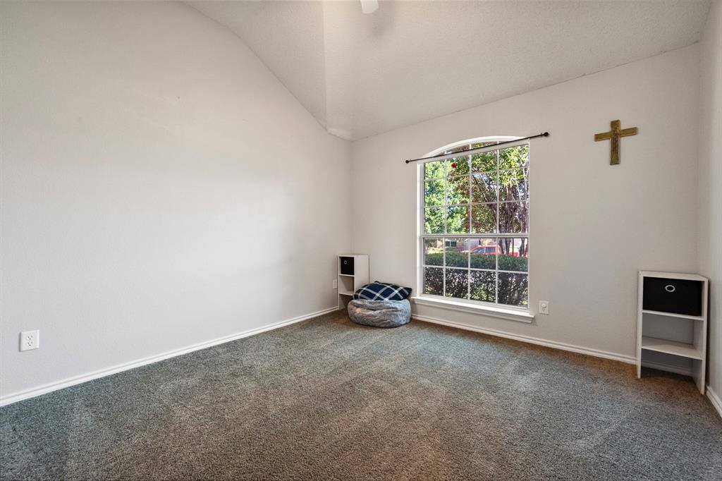 927 Benjamin Drive, Burleson, TX 76028