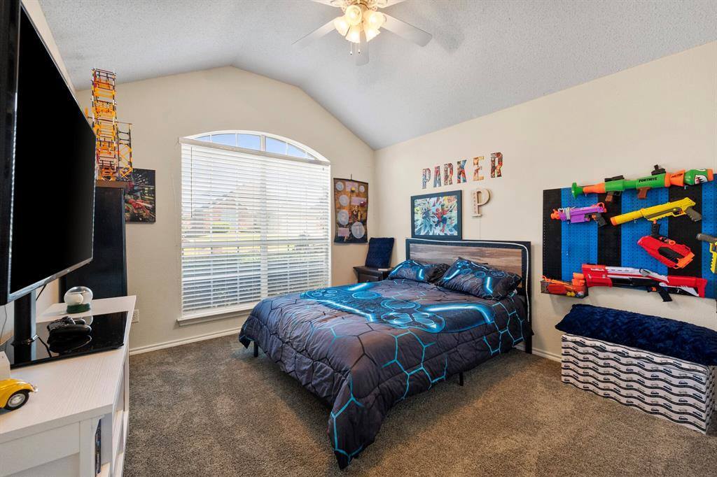 927 Benjamin Drive, Burleson, TX 76028