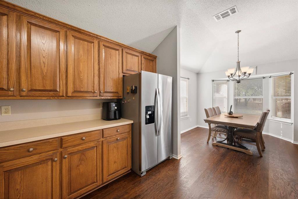 927 Benjamin Drive, Burleson, TX 76028