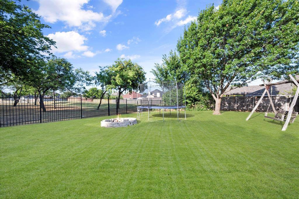 927 Benjamin Drive, Burleson, TX 76028