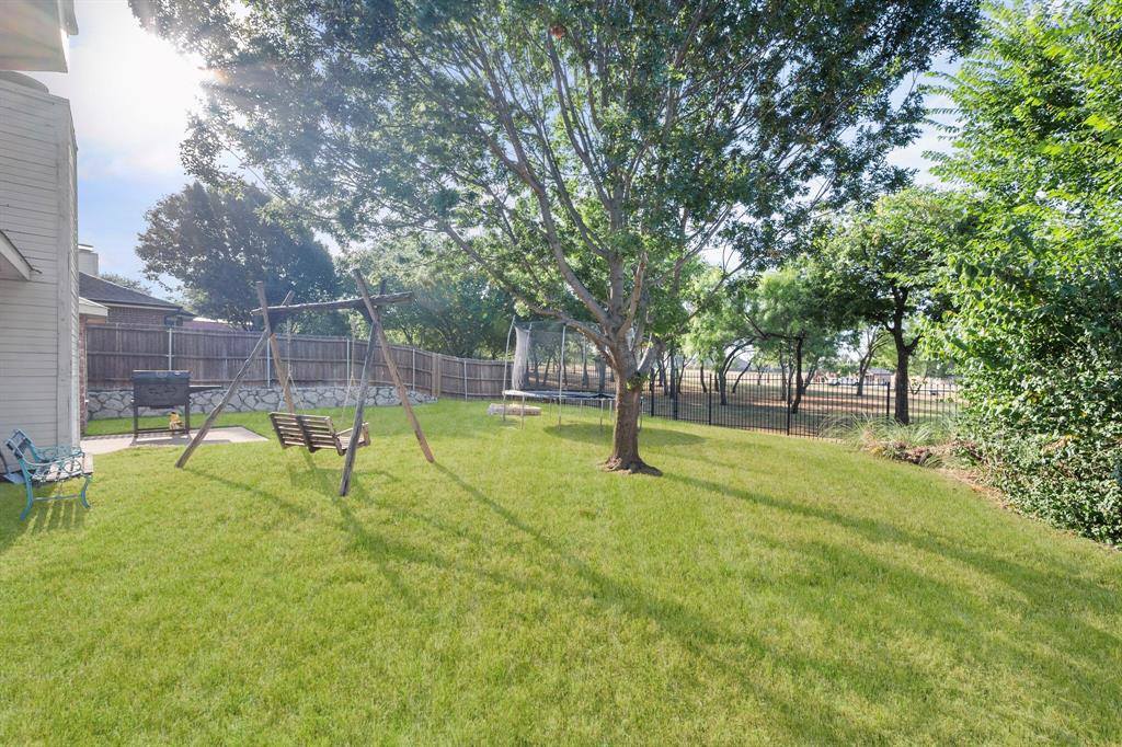 927 Benjamin Drive, Burleson, TX 76028