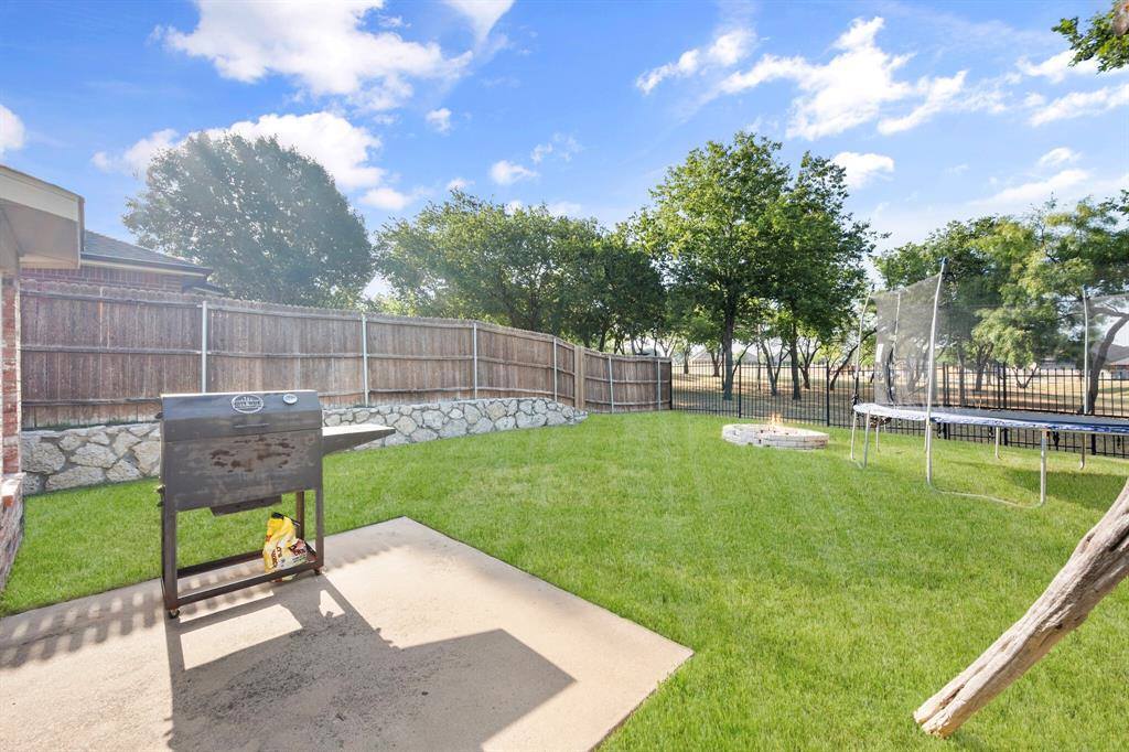 927 Benjamin Drive, Burleson, TX 76028