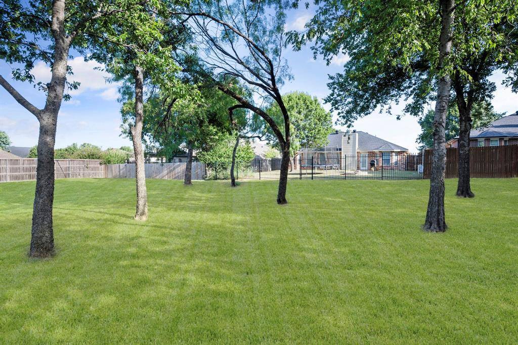 927 Benjamin Drive, Burleson, TX 76028