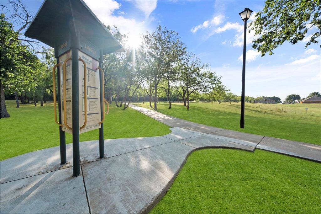 927 Benjamin Drive, Burleson, TX 76028