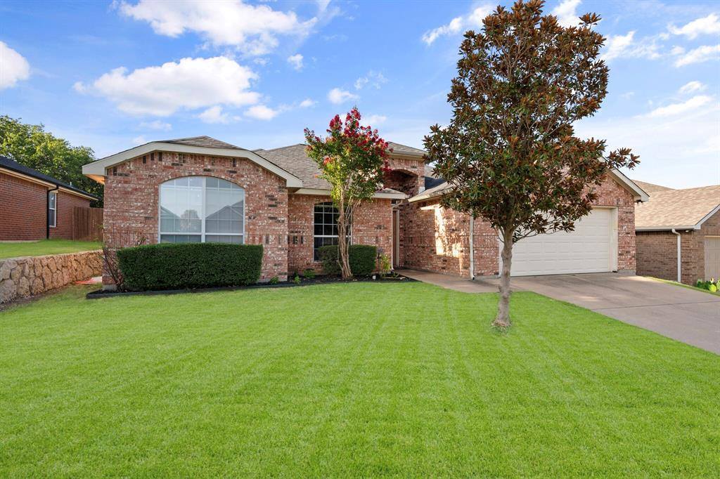927 Benjamin Drive, Burleson, TX 76028