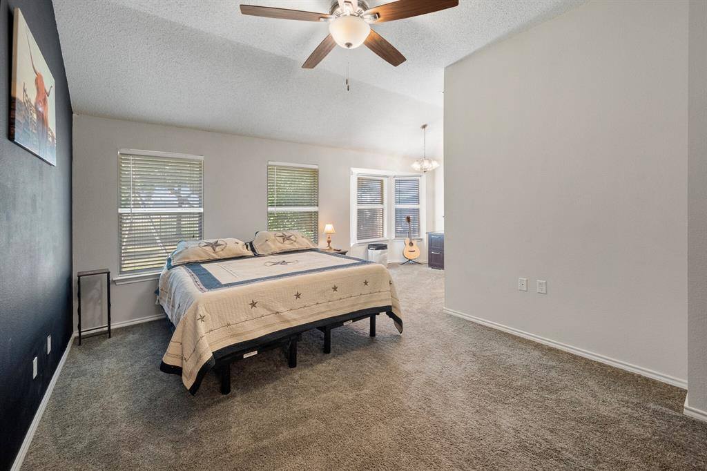 927 Benjamin Drive, Burleson, TX 76028