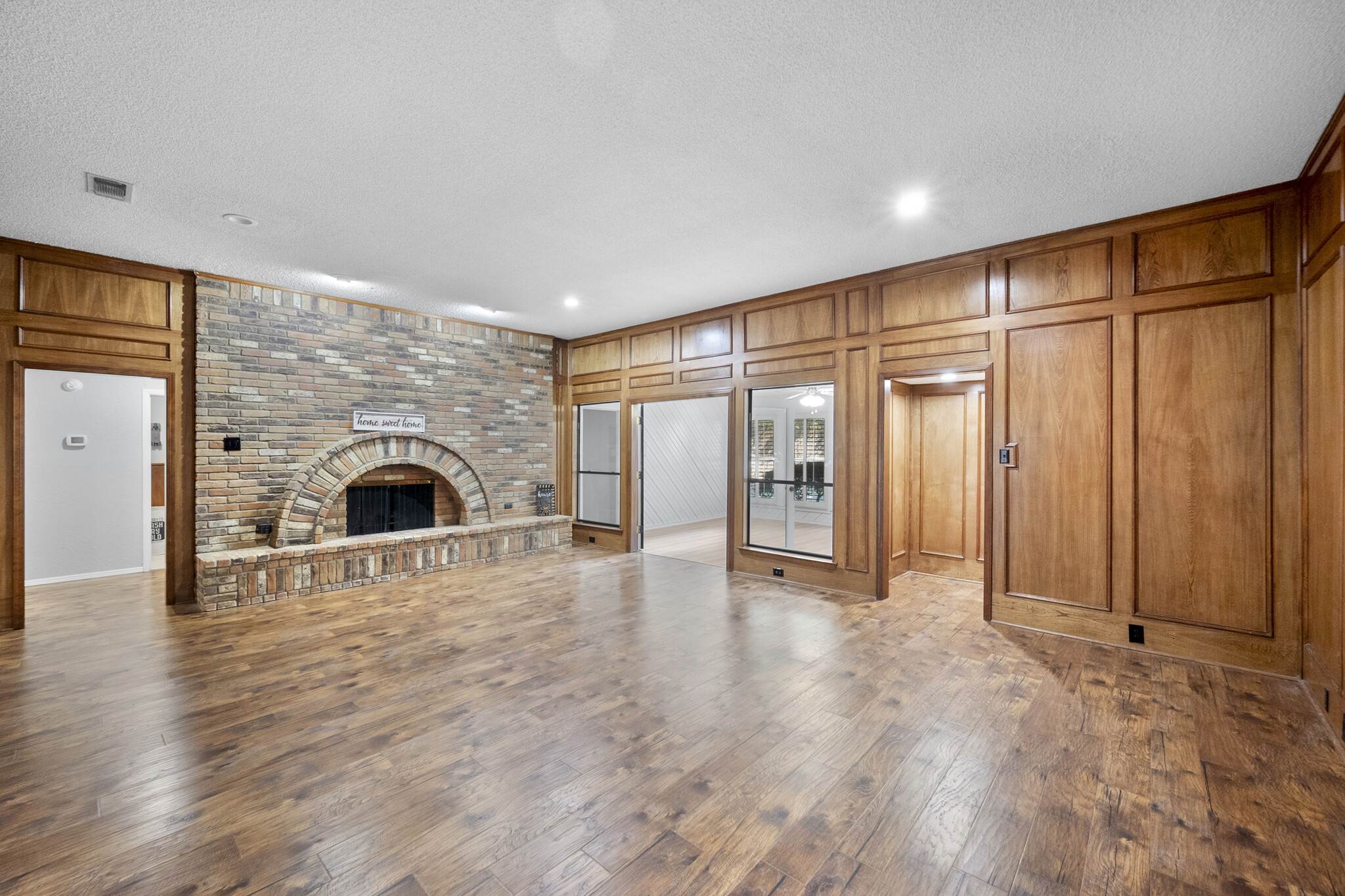 2115 Riverforest Drive, Arlington, TX 76017