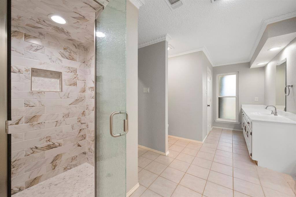 2115 Riverforest Drive, Arlington, TX 76017