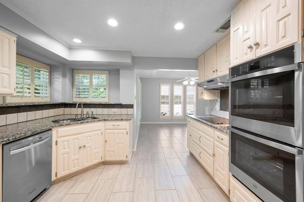 2115 Riverforest Drive, Arlington, TX 76017