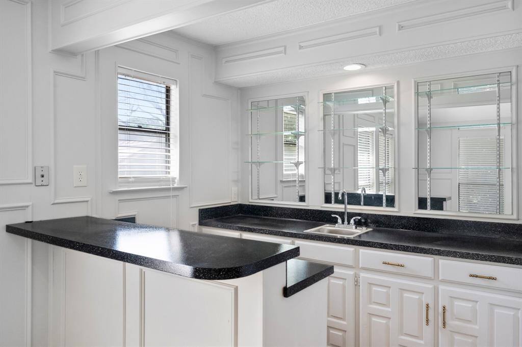 2115 Riverforest Drive, Arlington, TX 76017