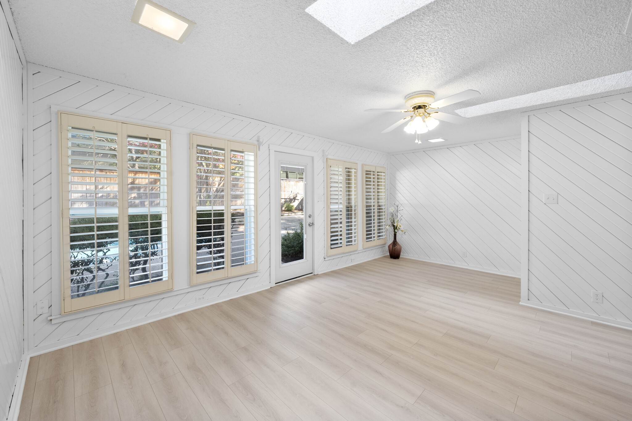 2115 Riverforest Drive, Arlington, TX 76017