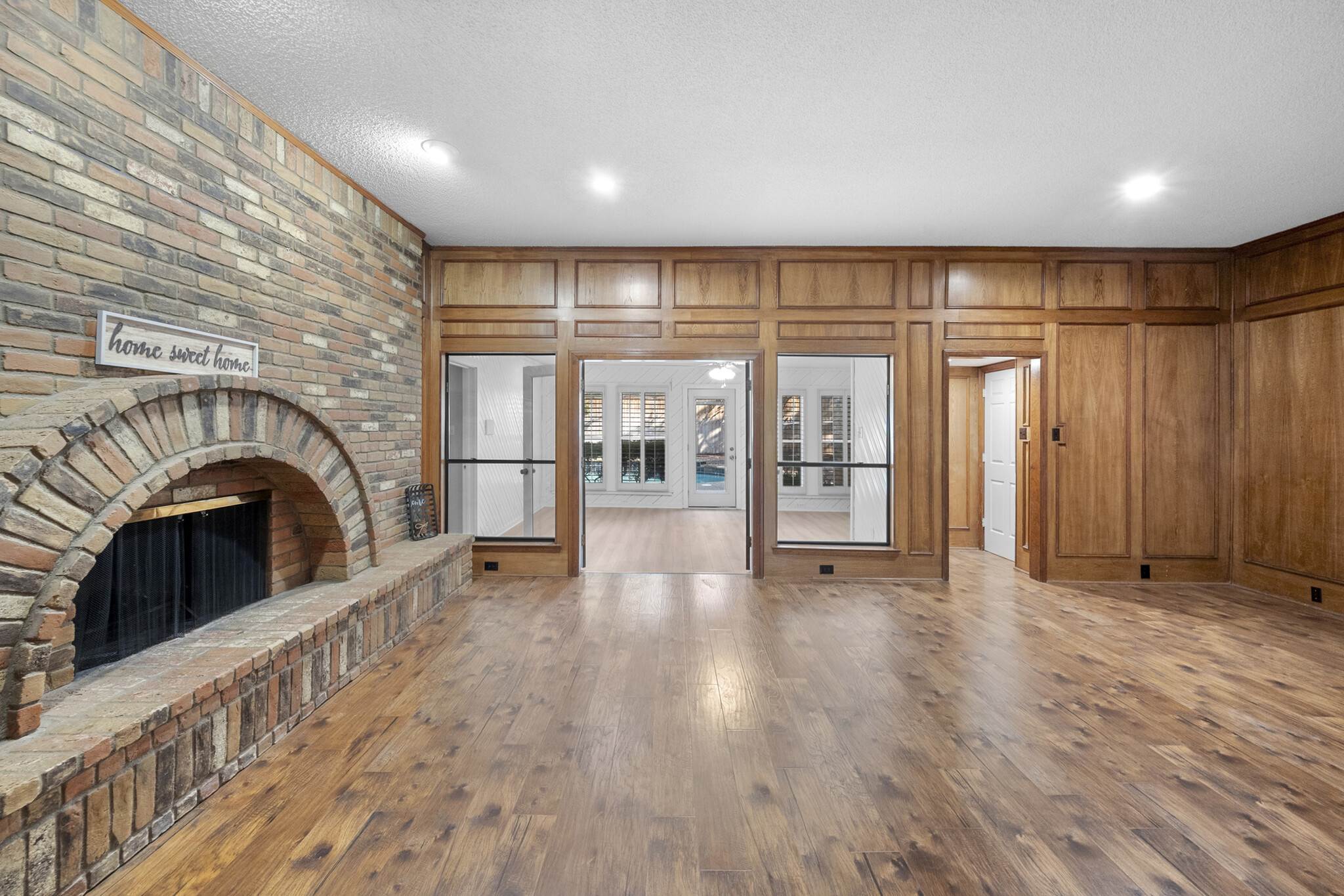 2115 Riverforest Drive, Arlington, TX 76017