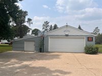 1205 4th Street NE, Staples, MN 56479