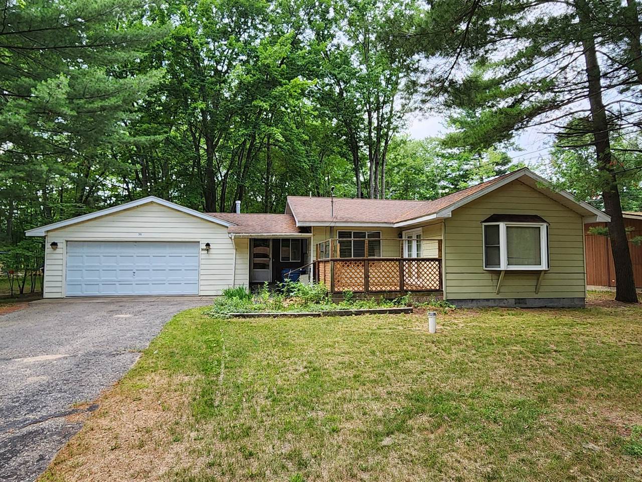 205 Weaver Drive, Houghton Lake, MI 48629