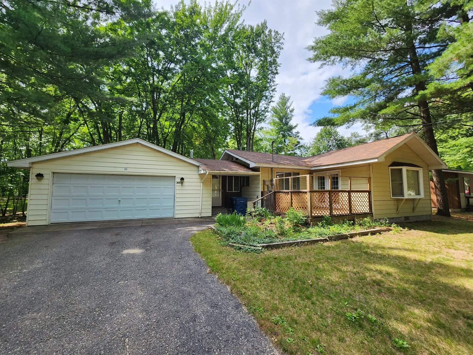 205 Weaver Drive, Houghton Lake, MI 48629