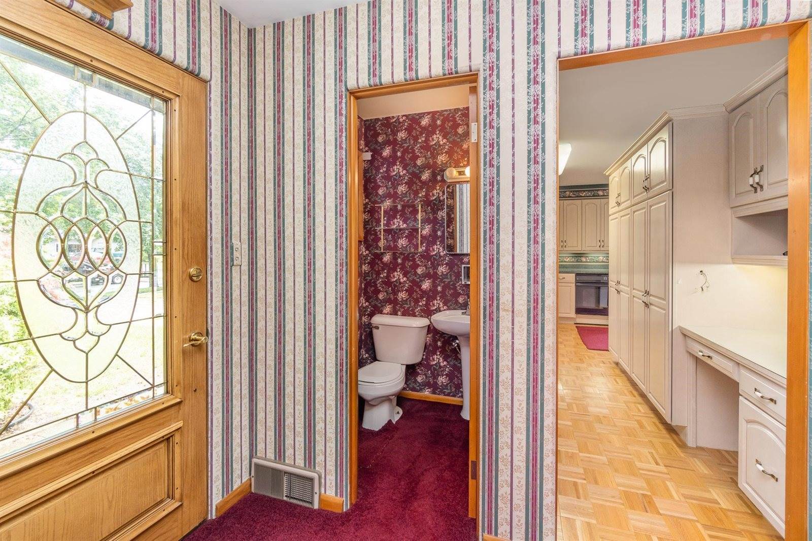 1904 Ivy Ln., Midland, MI 48642