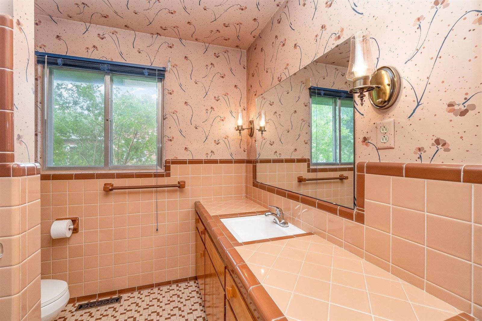 1904 Ivy Ln., Midland, MI 48642