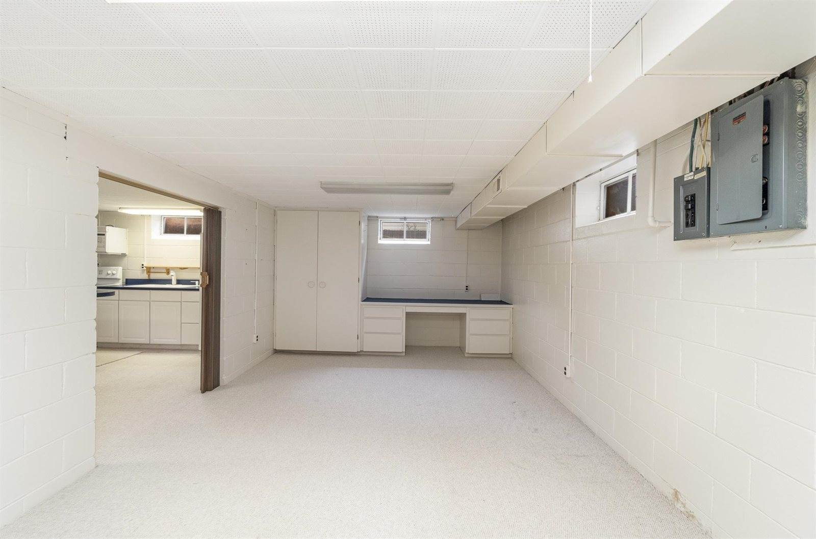 1904 Ivy Ln., Midland, MI 48642