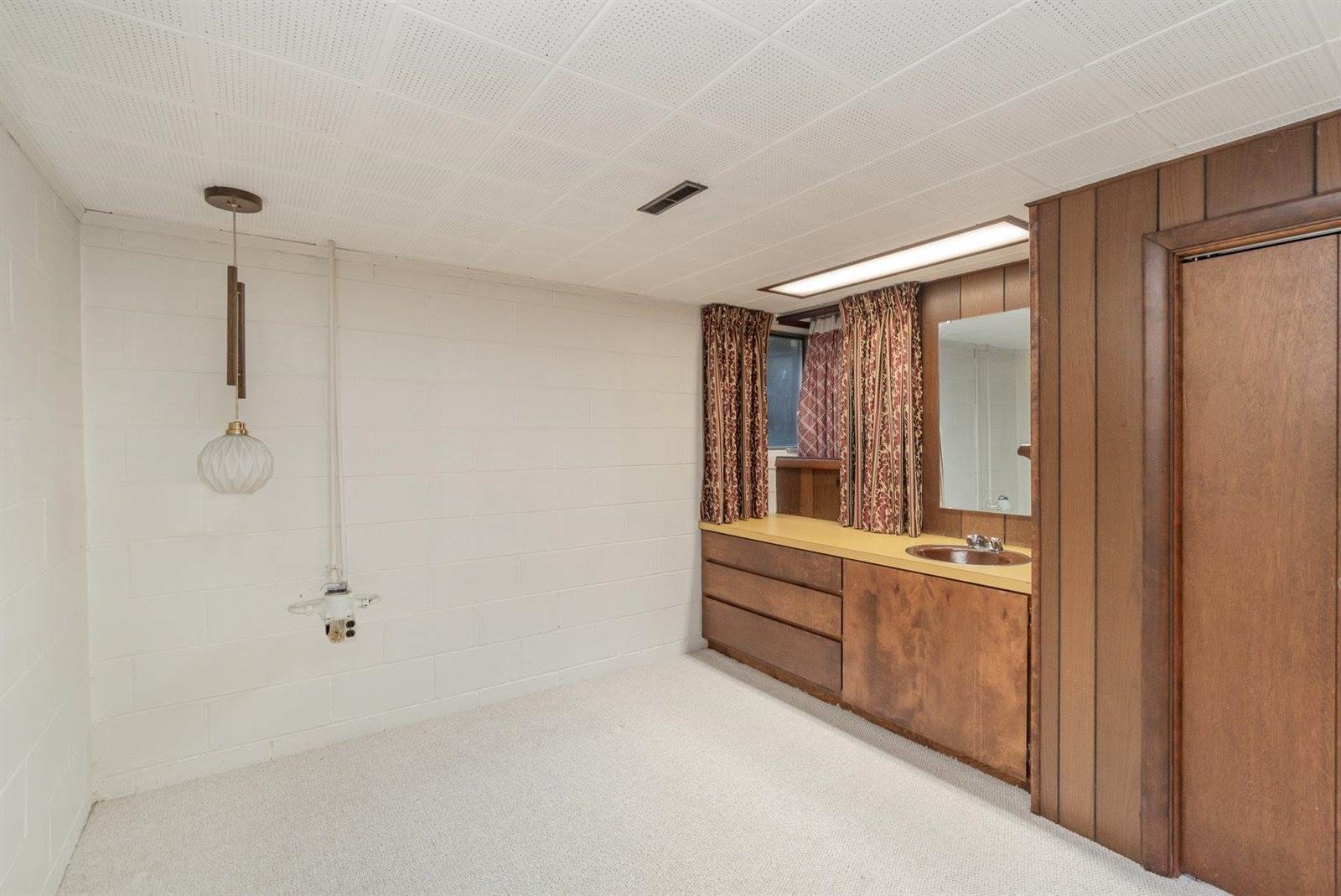 1904 Ivy Ln., Midland, MI 48642