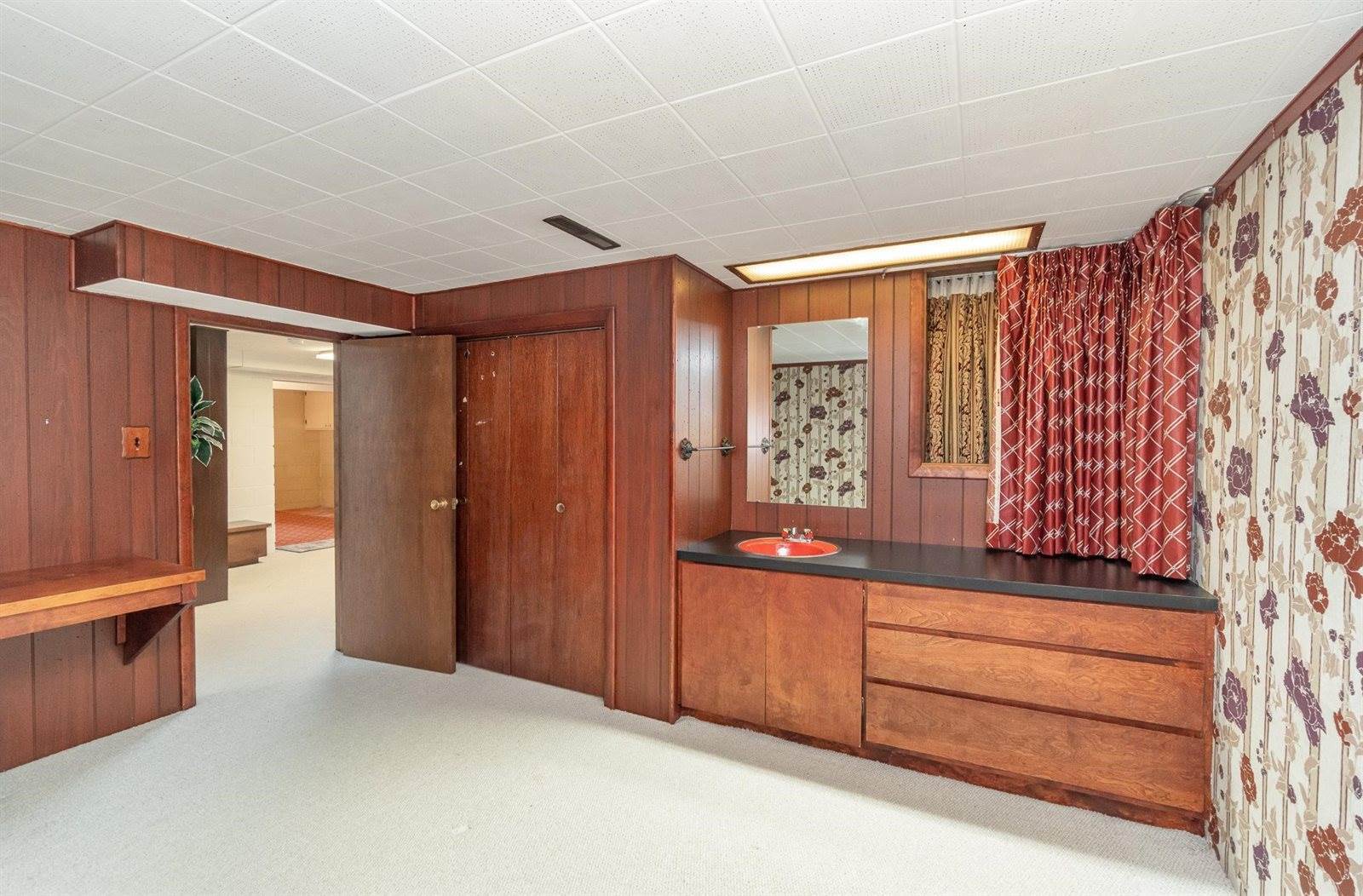 1904 Ivy Ln., Midland, MI 48642