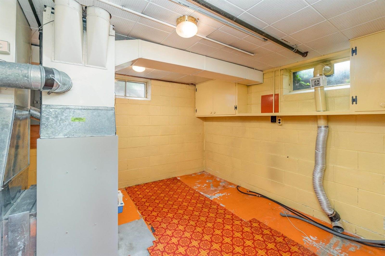 1904 Ivy Ln., Midland, MI 48642