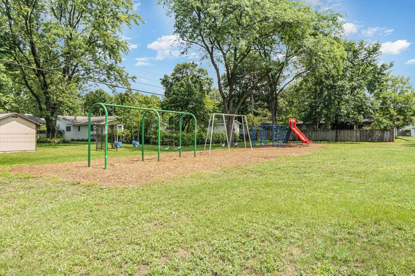 1904 Ivy Ln., Midland, MI 48642