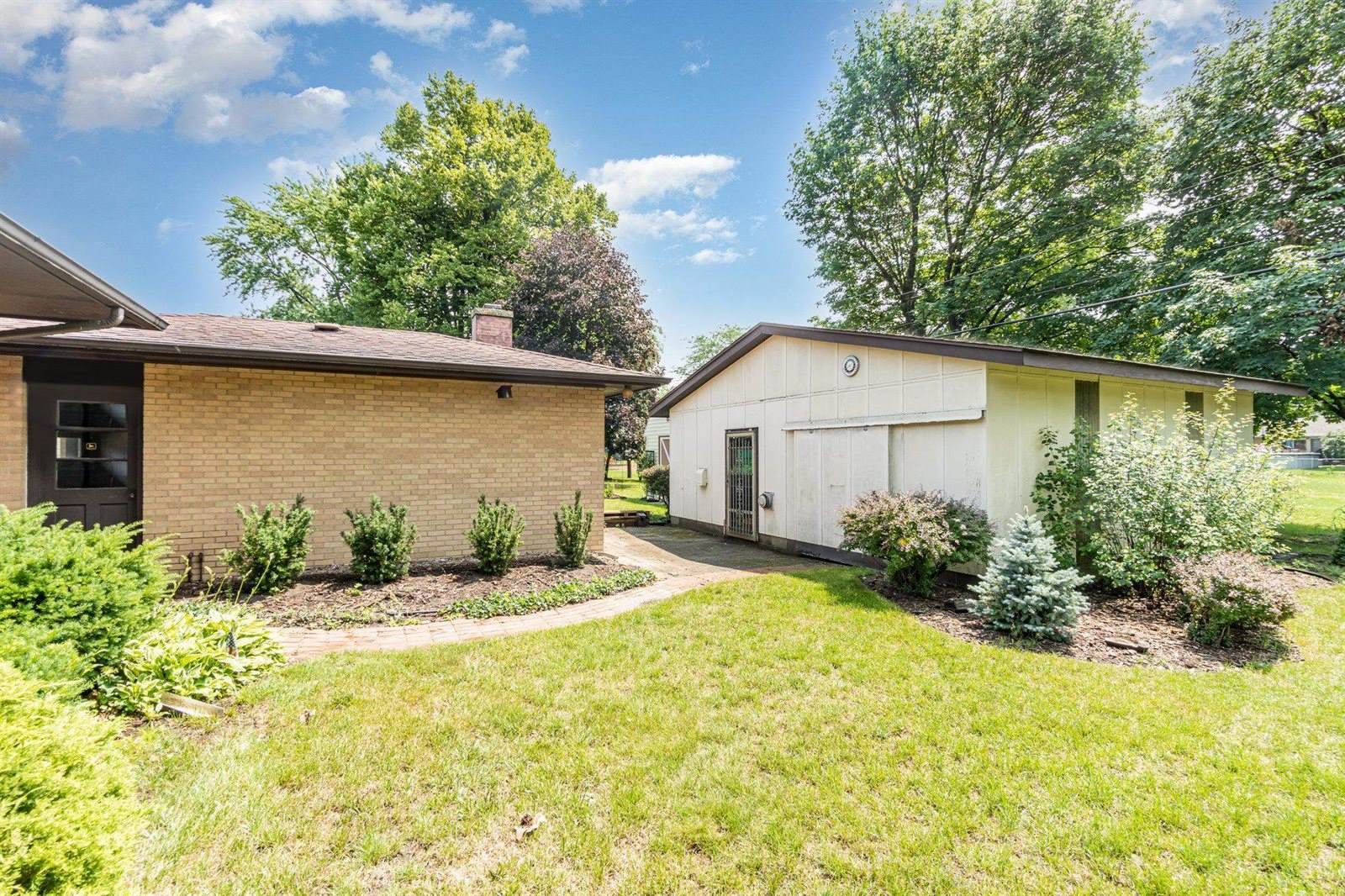 1904 Ivy Ln., Midland, MI 48642