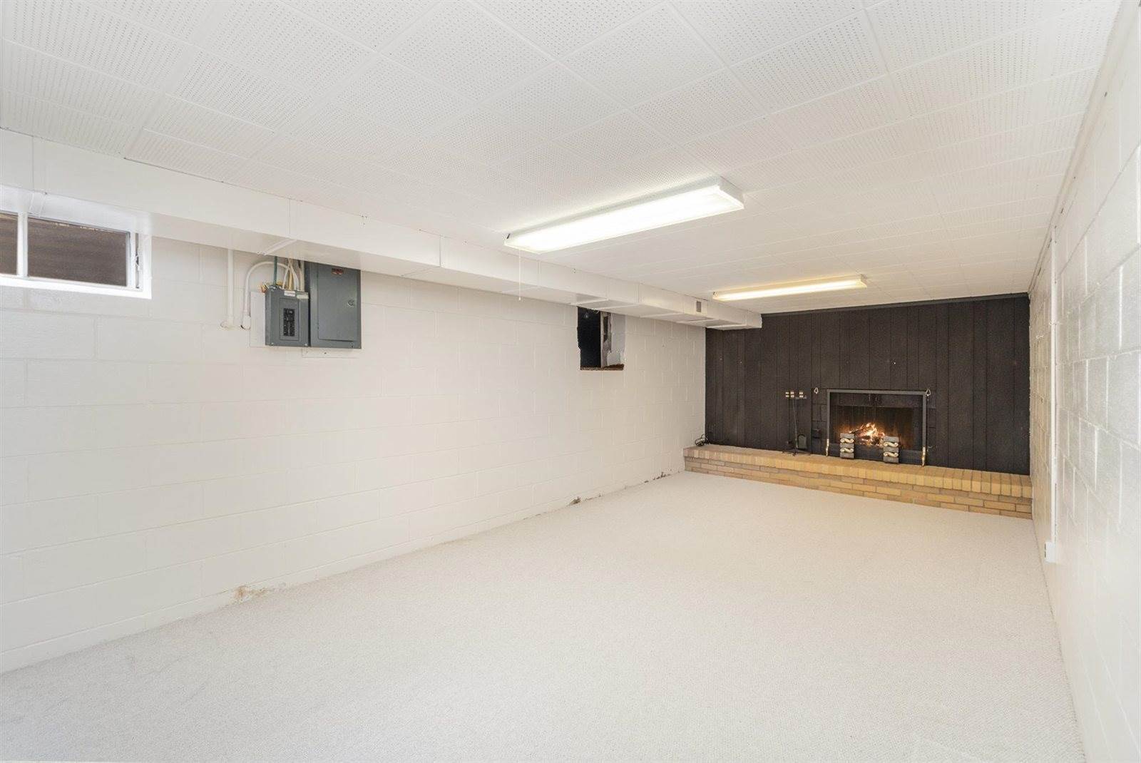 1904 Ivy Ln., Midland, MI 48642