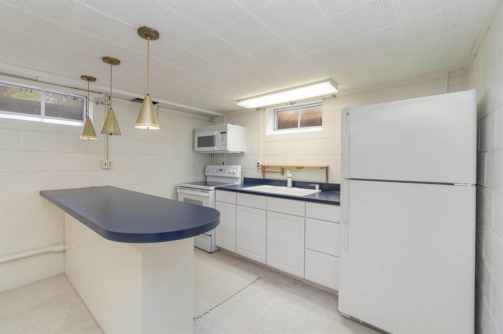 1904 Ivy Ln., Midland, MI 48642