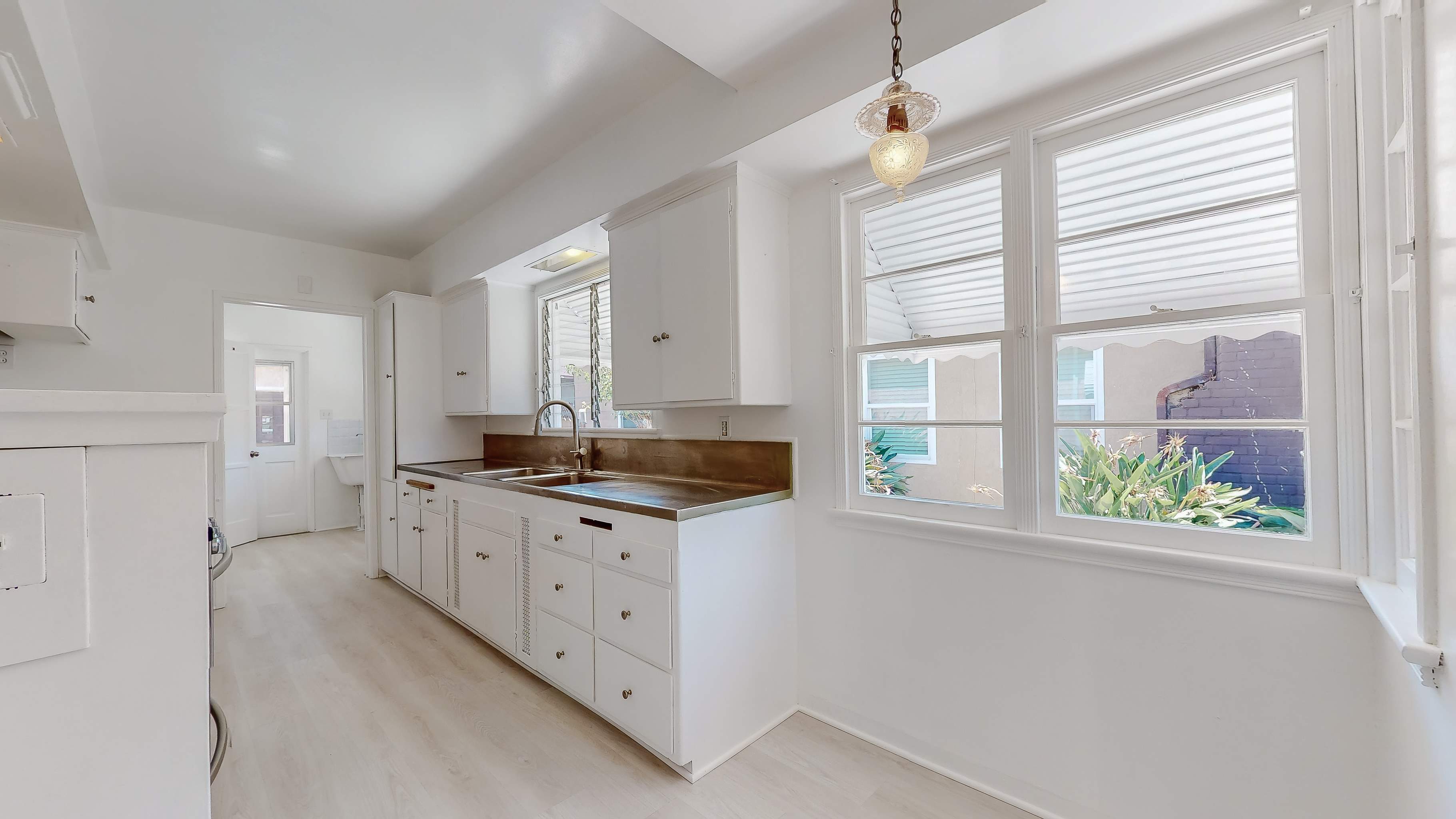 2112 Mcpherson Avenue, Los Angeles, CA 90032