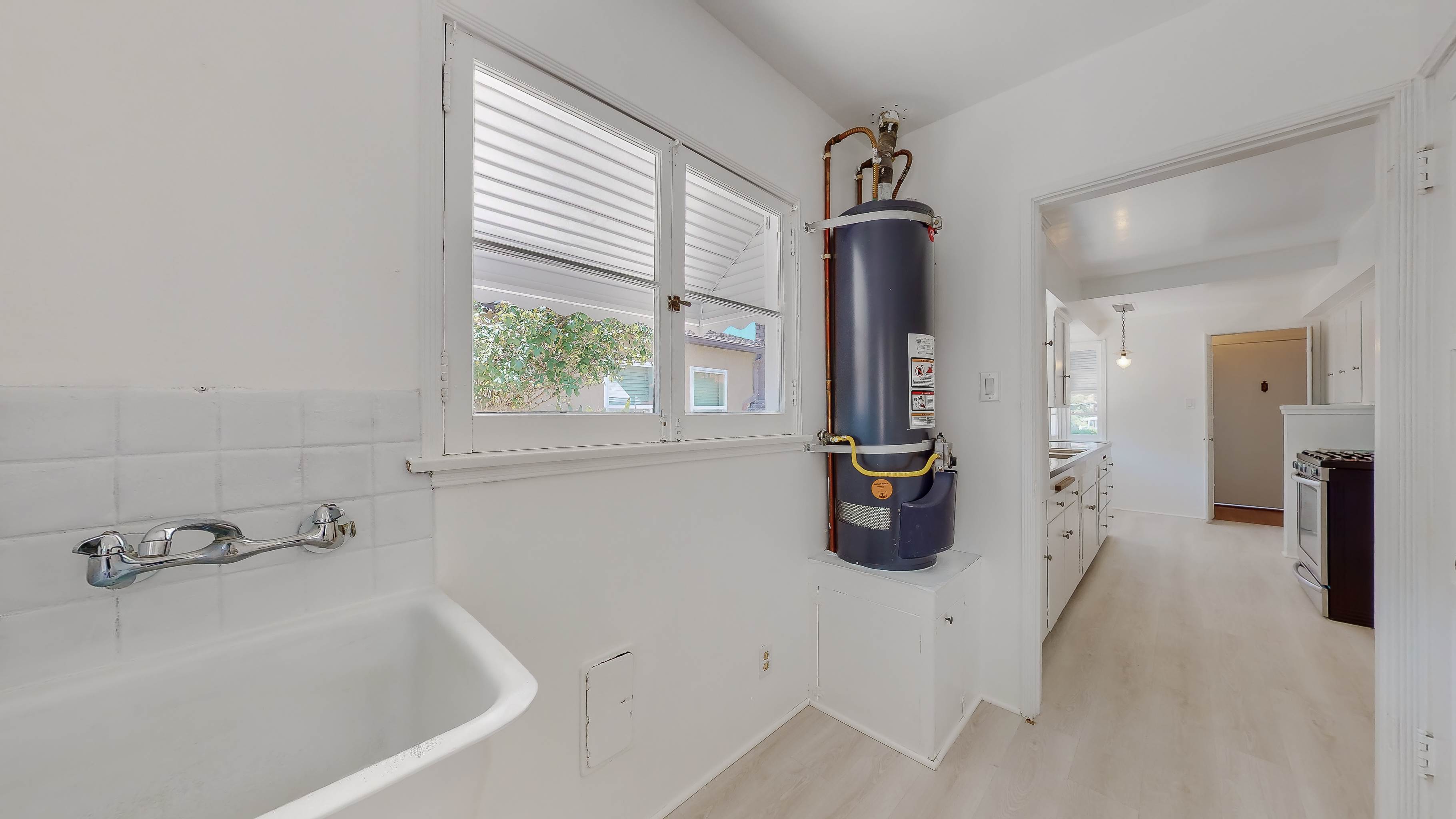 2112 Mcpherson Avenue, Los Angeles, CA 90032