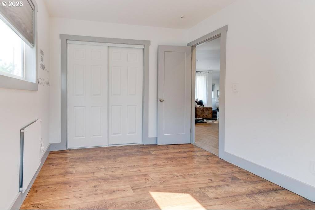 925 NW 8th St, Gresham, OR 97030