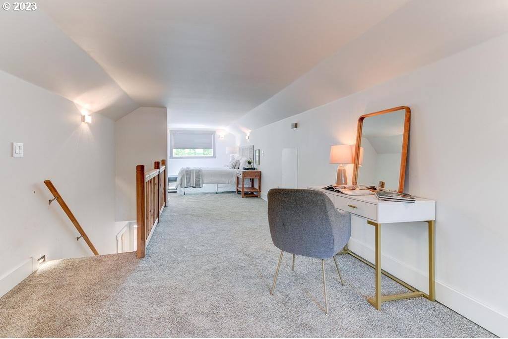 925 NW 8th St, Gresham, OR 97030