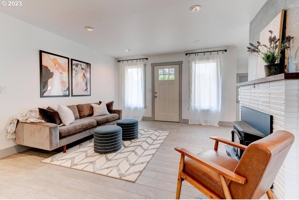 925 NW 8th St, Gresham, OR 97030