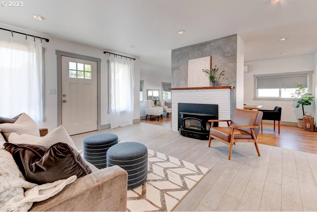 925 NW 8th St, Gresham, OR 97030