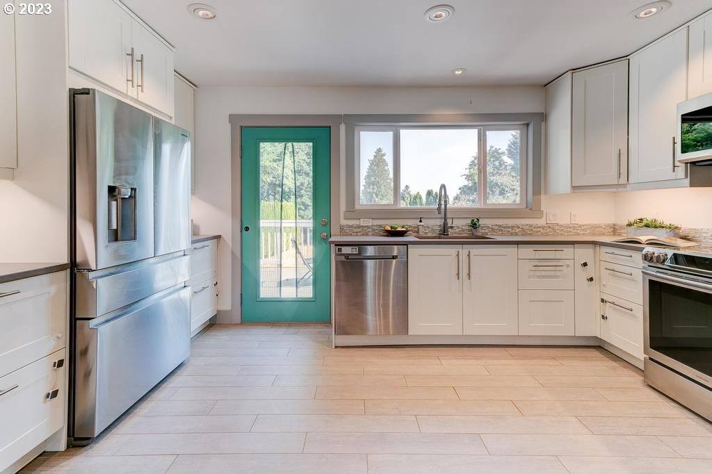 925 NW 8th St, Gresham, OR 97030