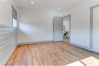 925 NW 8th St, Gresham, OR 97030