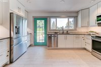 925 NW 8th St, Gresham, OR 97030