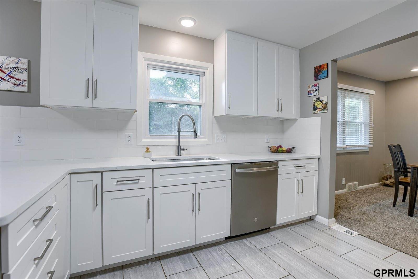 917 S 87 Street, Omaha, NE 68114