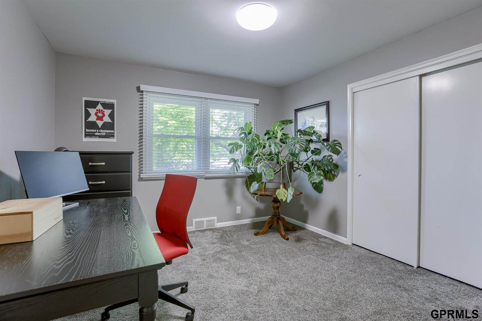 917 S 87 Street, Omaha, NE 68114